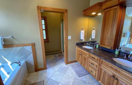 P5 Ski-in Ski-out rare find Presidential View single family with garage pool table ping pong - Foto 28