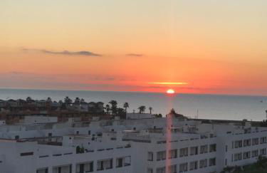 Atico con piscina privada y vistas al mar - Foto 2