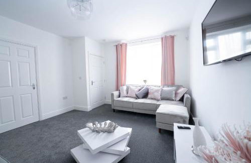 Entire Modern Home with Private Parking for 6/8 Persons - Photo 35