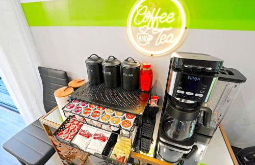 B- InstaWorthy & Family-Friendly NoHo Gem- Near Universal & Hollywood with Parking, Games, and Hot Tub - Foto 9