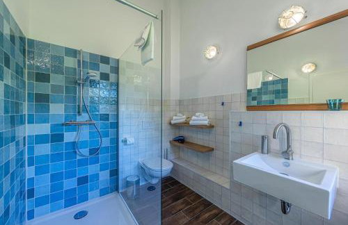 Wildgans - Stilvolles Ferienhaus mit Terrasse, Seeblick & Naturidylle am Loppiner See - Foto 9