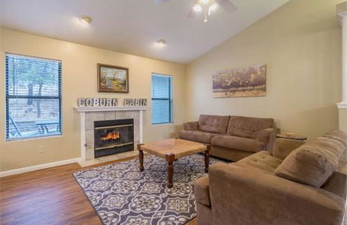 Coburn Cabin @ Country Club Game Room New Central AC Pet and Family-Friendly - Photo 3