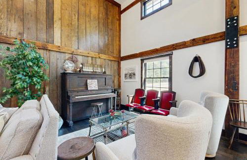 Red Barn & Blueberries - Photo 13