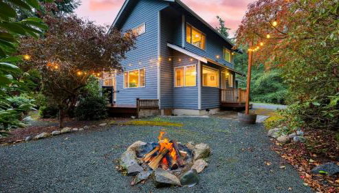 Forest Front Home w Fire Pit Mins to Beaches Wineries Trails Cedarview Retreat by AvantStay - Foto 5, Other