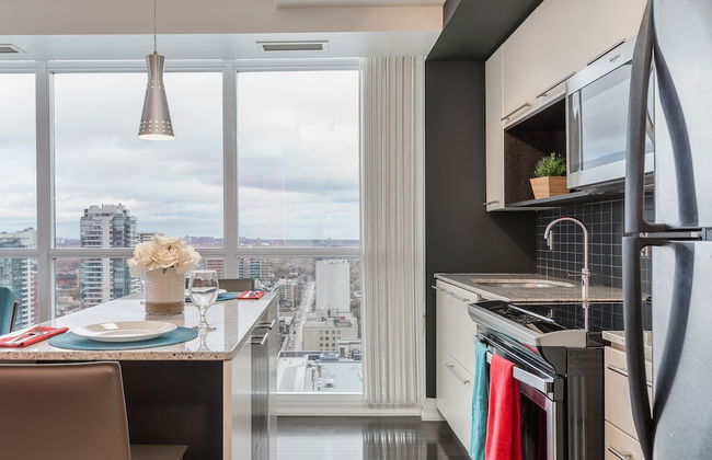 QuickStay - Incredible Downtown Condo, Yonge & College - Photo 8