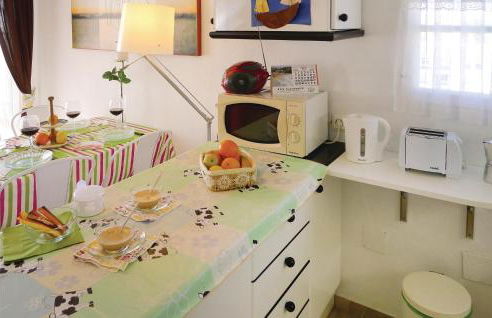 1 Bedroom Nice Apartment In Mezquitilla - Photo 11