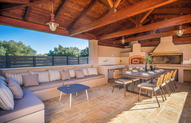 Classic Villa - Photo 11