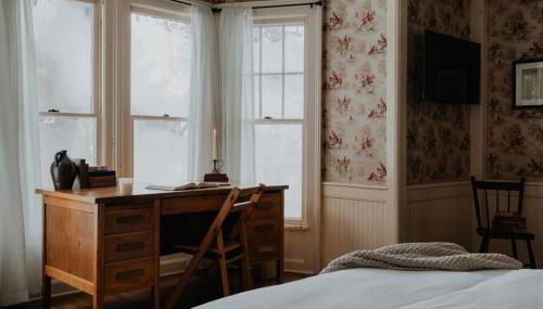 Book Village Inn - Twain Room Queen Bed - Foto 1