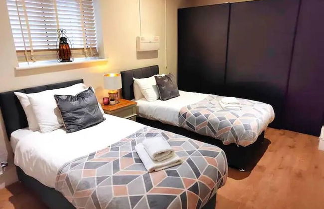 The Ayres House 2-bed Apartment in Cambridge - Photo 9