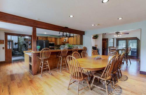 Liberty Lodge Pool & Hot Tub Game Room BBQ - Foto 19