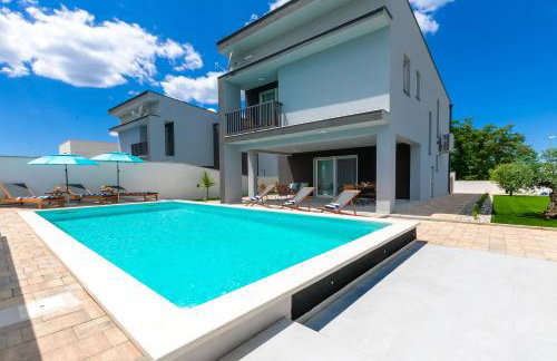 Modern Casa di Lucija with heated pool, near Airport, own parking - Foto 26