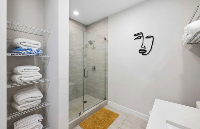 Modern Condo in Design District - Photo 56