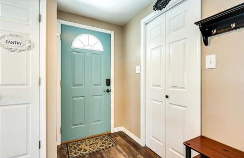 Resort Dock and Boat Ramp Home with Wolf Bay Access - Foto 21