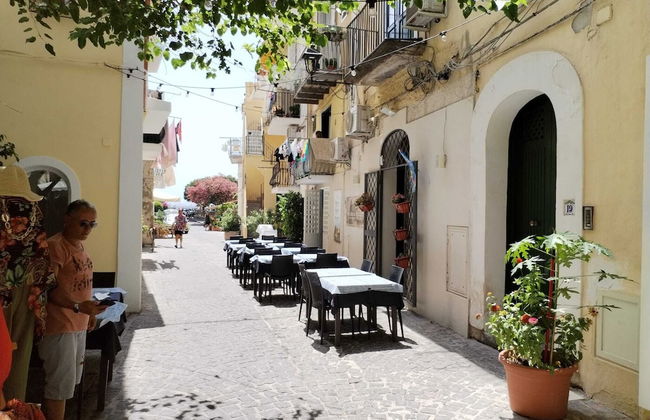 Ischia Ponte Romantic Apartment in the Historical Center and Near the sea - Foto 23