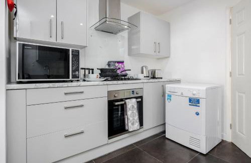 Remaj Serviced Accommodation, sleeps 7 & free parking - Foto 1