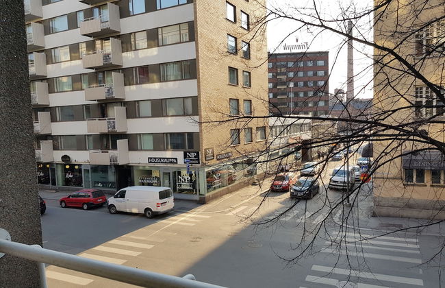 Spacious Downtown Apt with Balcony that Hosts 10 - Foto 16