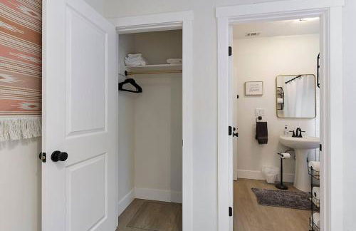 East Sac Getaway, Walking Distance to Hospitals - Photo 28