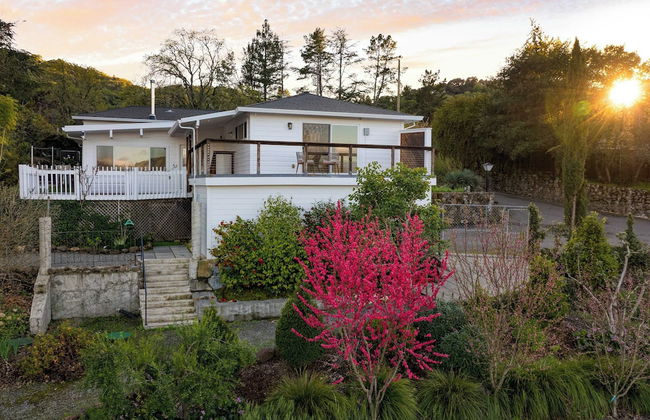 Modern Sonoma Stay w/ Spacious Deck, Views & Prime Location Bennett - Foto 8