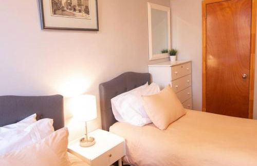 2 Bedroom Apt with 3 Beds - Friends & Family - Foto 7