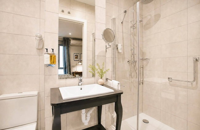 Legazpi Doce Rooms & Suites - Photo 38