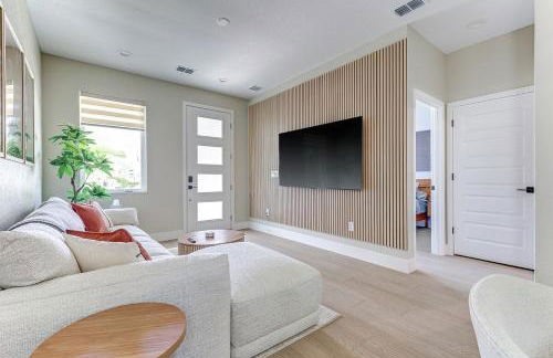 Chic & Spacious 4 Bedroom 3 Full Bathrooms Retreat in West Tampa and Pvt Backyard - Foto 75