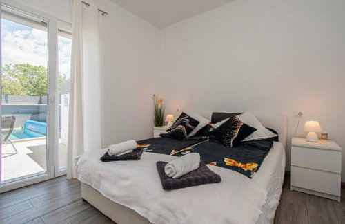 Villa Marsel with Pool & Jacuzzi by Istrabook - Foto 27