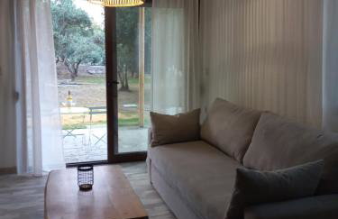 Valia's Beach Studios - Photo 13