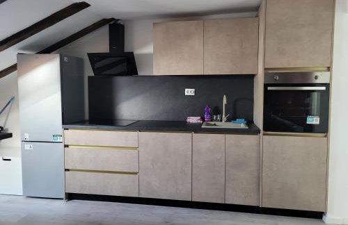V&V Center Apartment - Photo 33