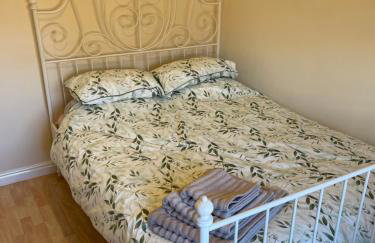 Large, 3 Floors, Quiet, Sleeps 16, 4 Bathrooms, 5 Parking, Semi rural Leicester - Foto 35