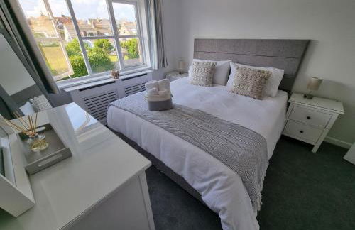 HighTide - 2 bed with parking, balcony & sea view. - Photo 1