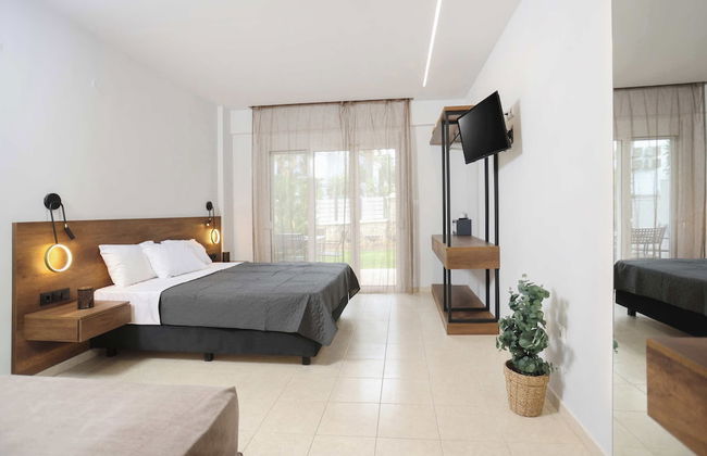 Danae Comfort Living - Photo 8