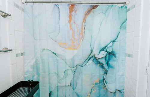 Serene Silver Lake 1 bedroom 1 bathroom Back house With Private Backyard - Photo 35