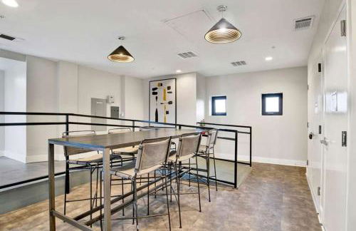 City Center Apartment, Free Parking and Great Views - Foto 27