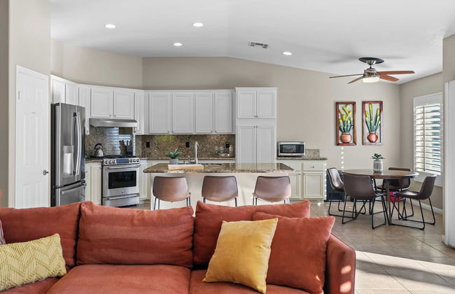 La Quinta Desert Haven Luxe Stay w/ Private Pool, Hot Tub, Pool Table - Foto 11