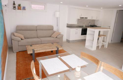 Natural park, terrace and pool - Photo 8