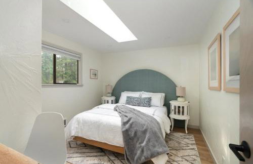 The Harold, Forested retreat with firepit - Foto 25