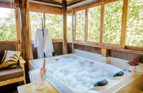 Chalé romântico com banheira aquecida - Foto 1