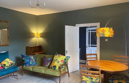 Peaceful Home from Home - Spacious 3 Bedroom House Accommodating 7 - Ideal for Families and Workers - Foto 12