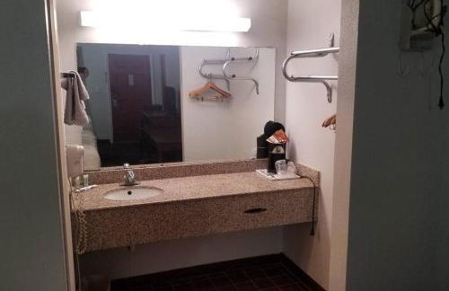 Hotel 2 Queens Beds Hotel Room 127 - Foto 8