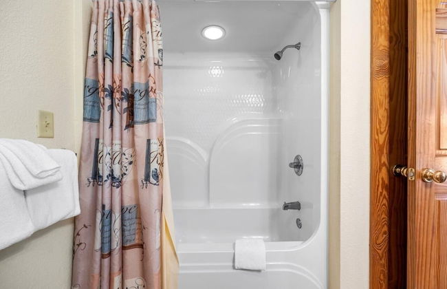 Poplar Point Condo Unit 12B - Two Bedroom Condo - Foto 17