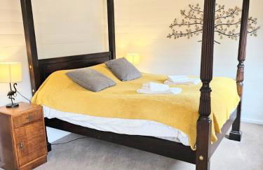 Magpie 1 Hot Tub HuntersMoon-Warminster-Bath-Wiltshire - Photo 15