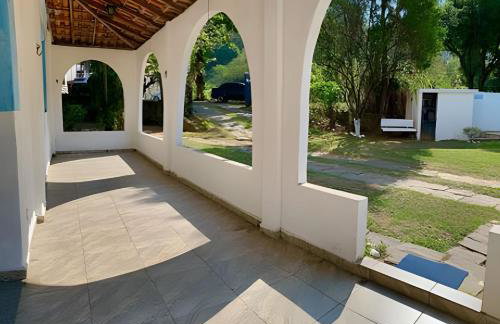 Casarão Miguel Pereira - Refúgio na Natureza com Lareira Externa, Piscina, Fondue e Amplo Jardim - 12 Min do Parque Terra dos Dinos - Foto 29