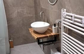 Schönes Zimmer in einer 3er WG-Wohnung geeignet für einen Mann shared apartment - Foto 15