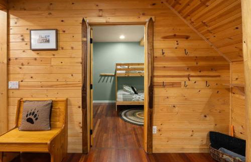 Whispering Pines - Cabin w hot tub - Foto 27