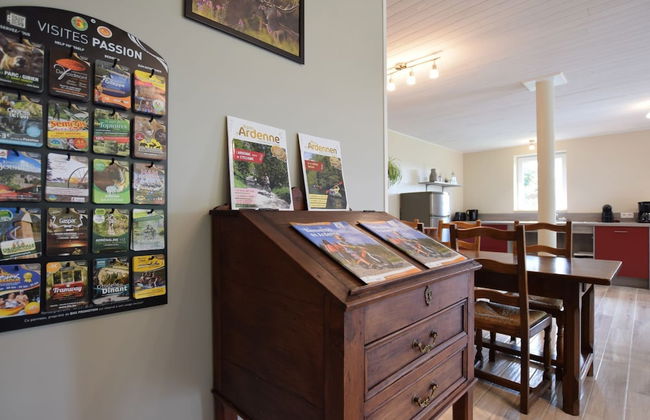 Superb Villa With a Large Garden - Photo 22