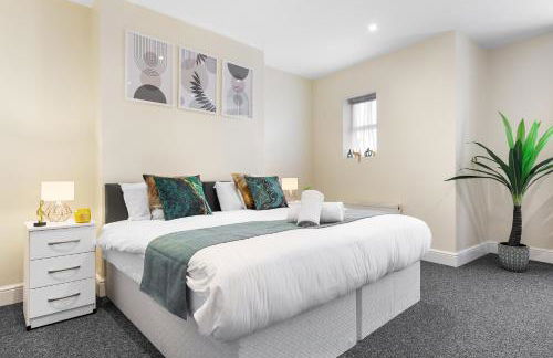Spacious London 2-Bed Flat with a King Bed-Save on Long Stays-5 Separate Beds- Parking Available! - Foto 20