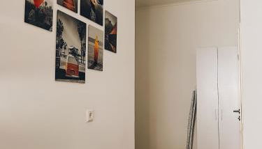 Neuwertiges Apartment mit schnellem WLAN, Netflix, Glasfaser, Kostenlose Privatparkplatz auch für Transporter geeignet R8 - Foto 4