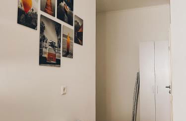 Neuwertiges Apartment mit schnellem WLAN, Netflix, Glasfaser, Kostenlose Privatparkplatz auch für Transporter geeignet R8 - Foto 4