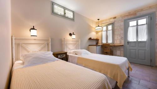 Monachofolitses - Photo 3