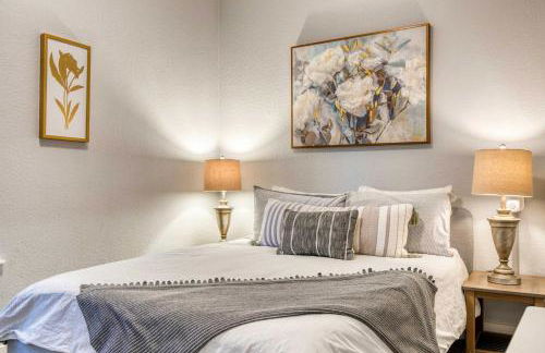 Walk to Empower Field Townhome with Hot Tub! - Foto 32